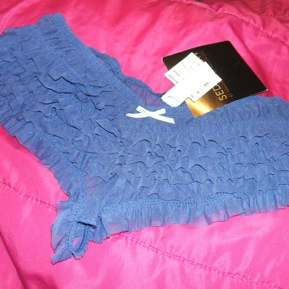 Fredericks of Hollywood navy ruffled panties L